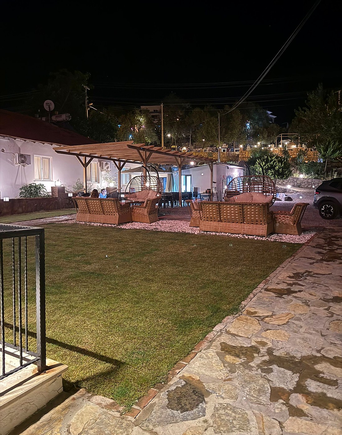 Akşam Bahçe Atmosferi